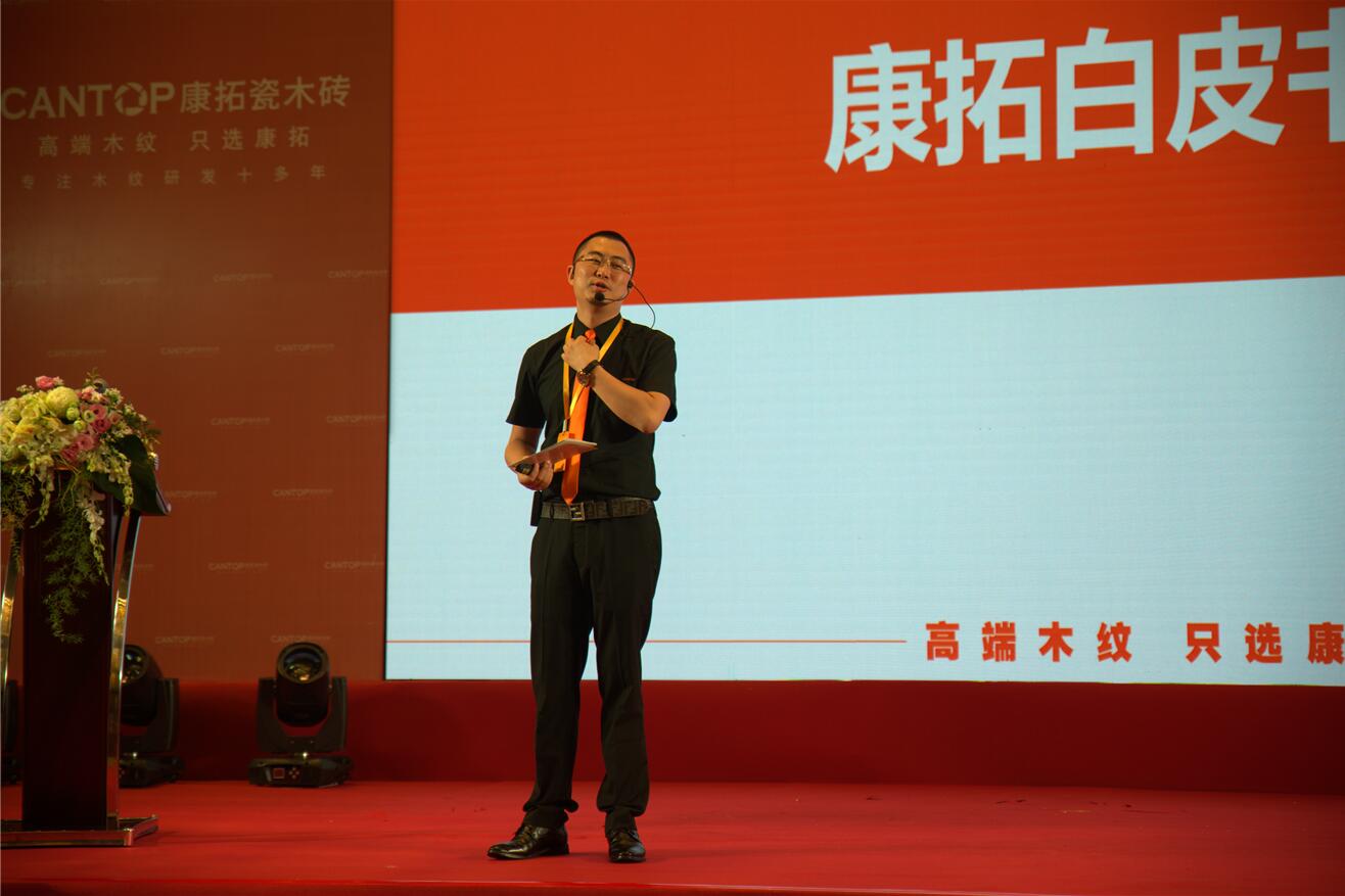 董事長(zhǎng)李學(xué)輝發(fā)言.jpg