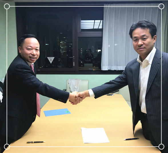 博德公司葉榮恒董事長(左)與ADVAN總經(jīng)理山形雅之助(右)簽署戰(zhàn)略合作_副本.jpg