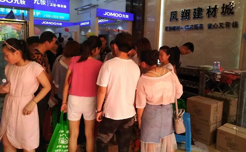 1 參與活動(dòng)的業(yè)主朋友.jpg