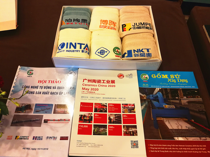 會(huì)議資料和禮品2.jpg